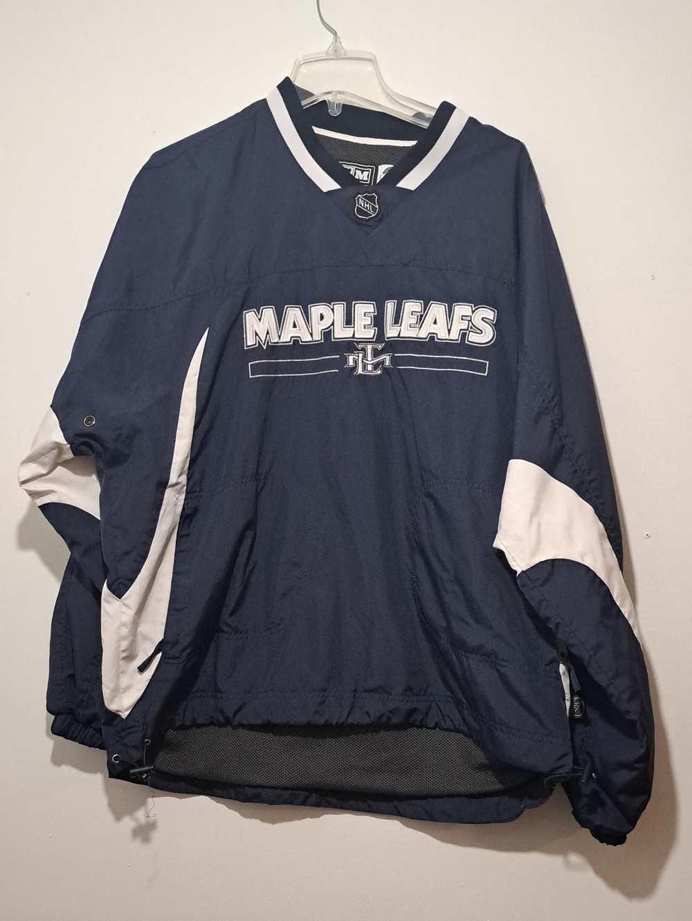 Toronto Maple Leafs Pullover Windbreaker. Small Stain